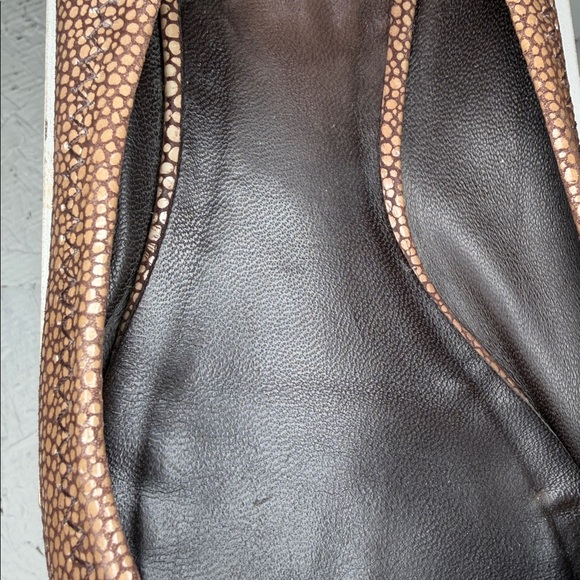 Tori Burch light bronze signature, ballet flats barely worn sz 6 with gold logo! - Picture 6 of 7